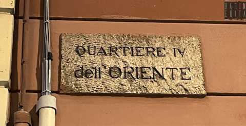 Bari, quella targa centenaria che recita "Quartiere IV dell'Oriente": la storia